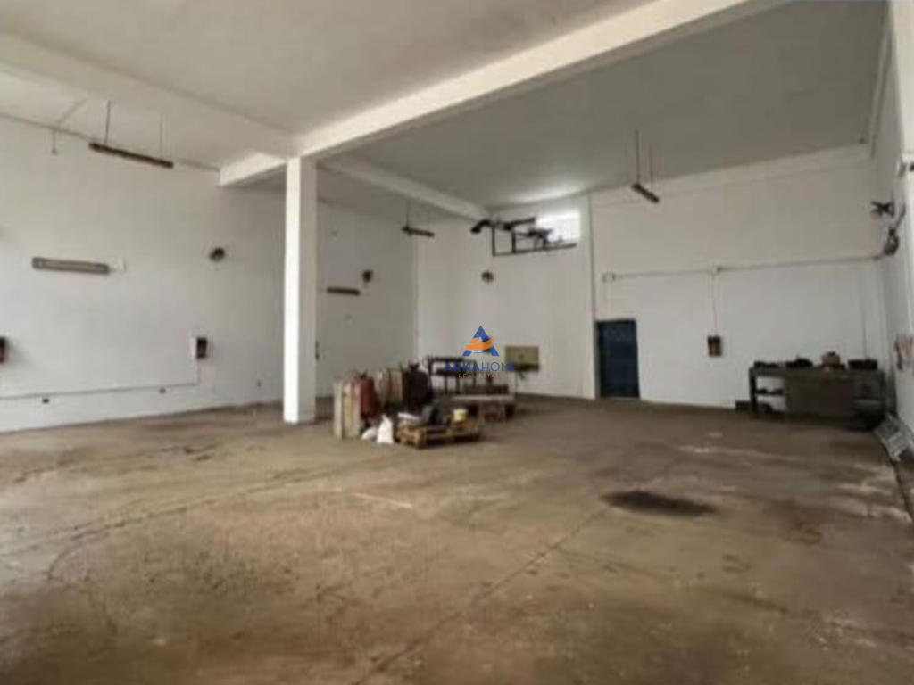 CAPANNONE 2.200M2 IN VENDITA SULL'AUTOSTRADA "TIRANA-DURRES" 1.190.000 EURO (TRATTABILE).
