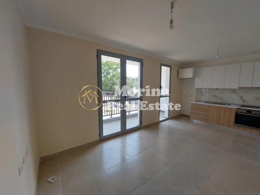 affitto Appartamento 2+1, 5 Maggio, 400 Euro/Mese