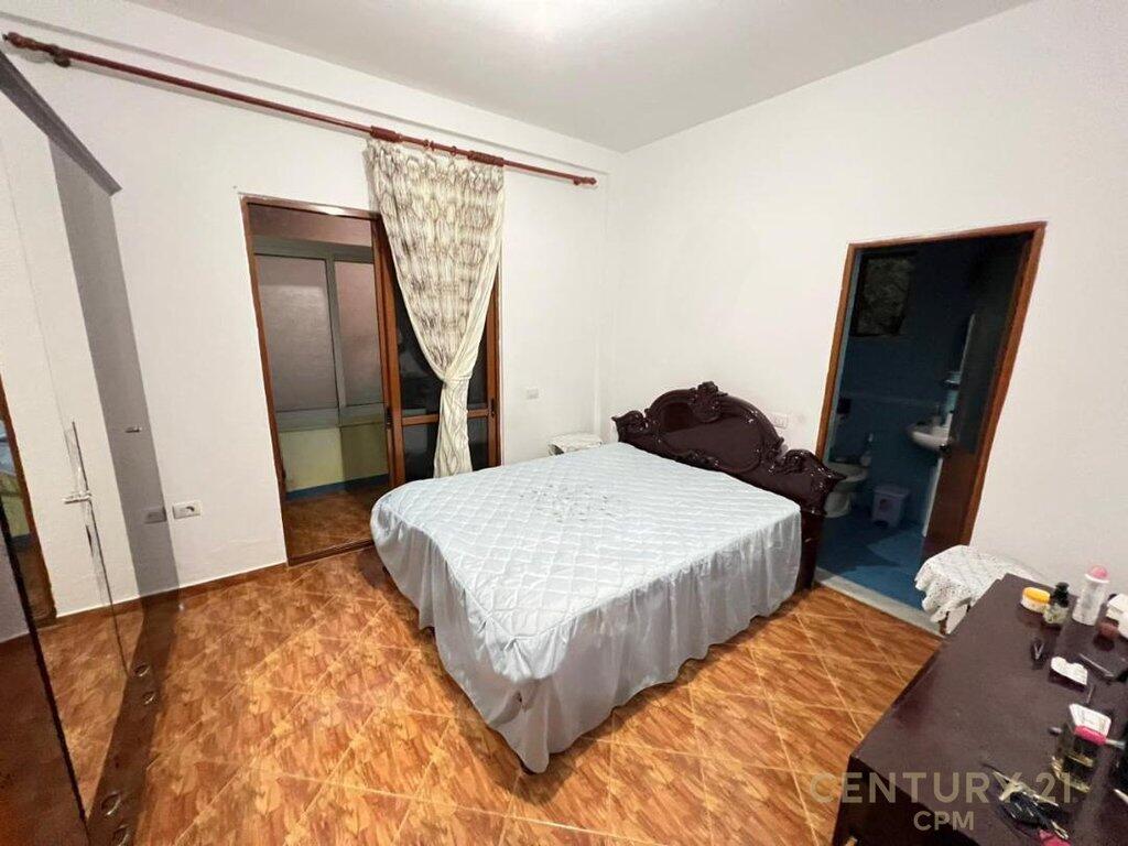 Affittasi Villa su 2 piani in Ali Demi, Tirana
