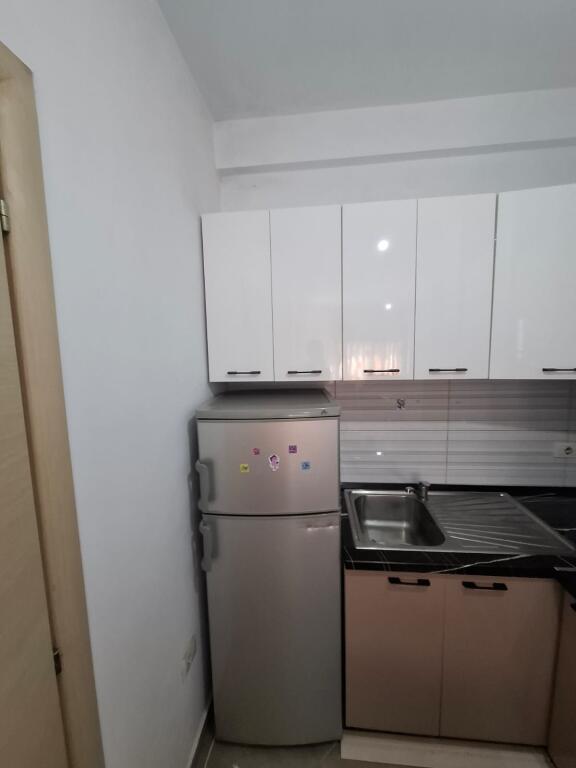 Affittasi appartamento 1+1 a Kmy in Yzberisht