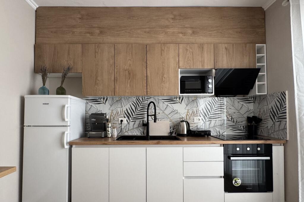 apartament 2+1 me qira tek Kafe Flora, Qender