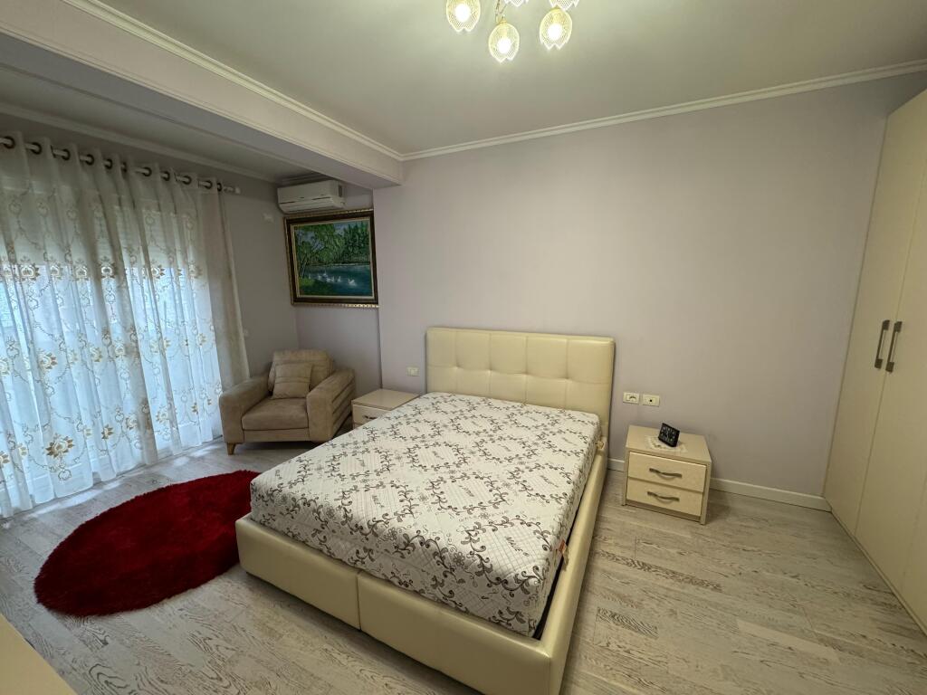 Jepet me qera Apartament 1+1, Rruga 5 Maji