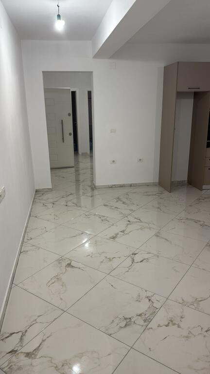 Scuola Bajram Curri Casa 2+1 in Affitto Più Parcheggio