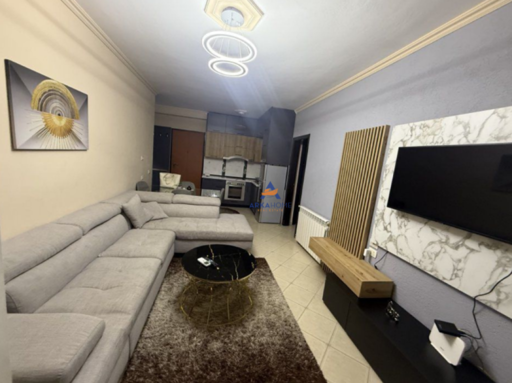 AFFITTASI APPARTAMENTO 2+1+ANNESSO+BALCONE " NUOVO ANELLO " 600 EURO.