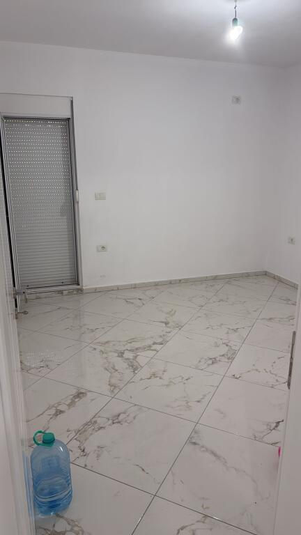 Scuola Bajram Curri Casa 2+1 in Affitto Più Parcheggio