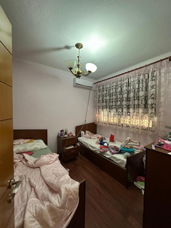 Shitet apartament 2+1 ne Qender te Tiranes.