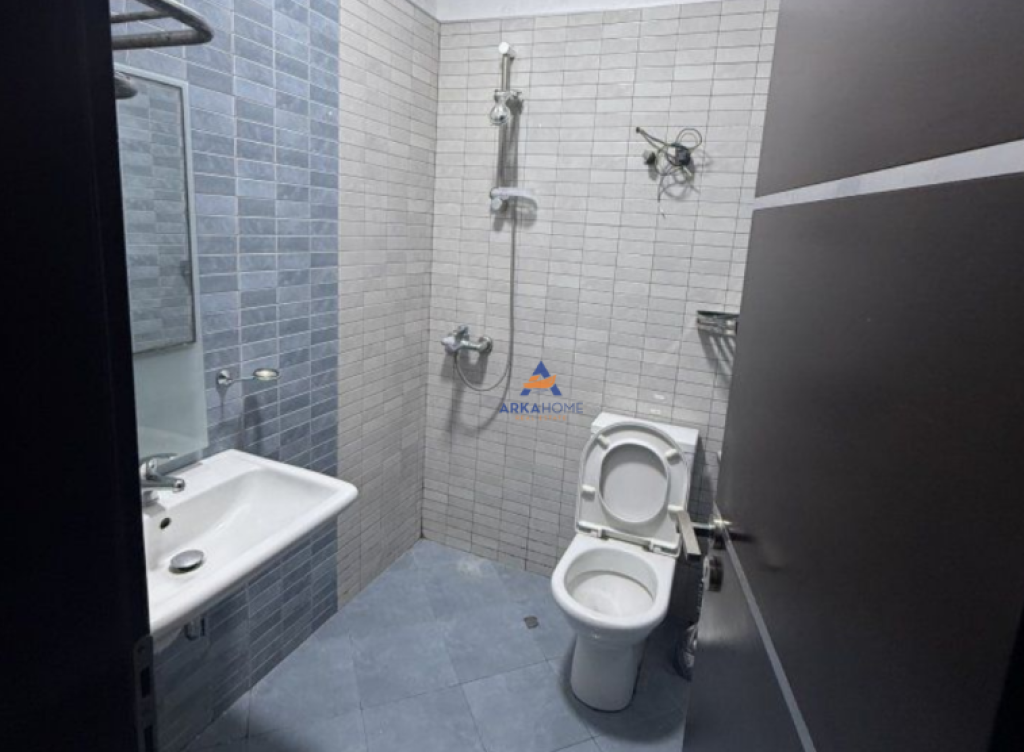 AFFITTASI APPARTAMENTO 2+1+ANNESSO+BALCONE " NUOVO ANELLO " 600 EURO.