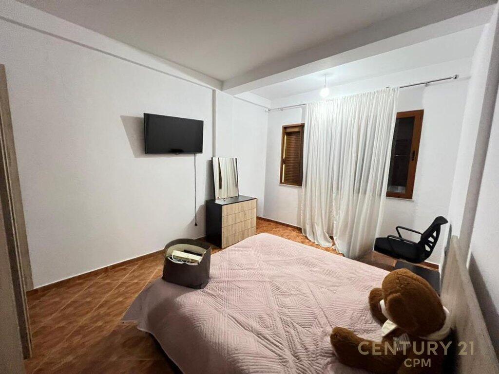 Affittasi Villa su 2 piani in Ali Demi, Tirana