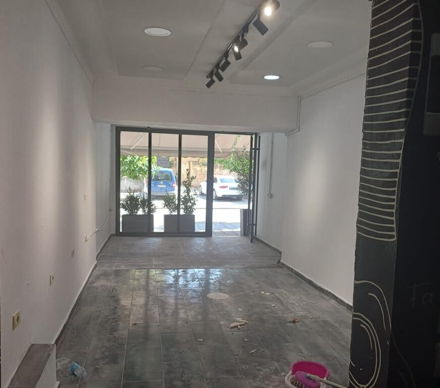 NEGOZIO IN AFFITTO 45 M2 CITTÀ STUDENTI 50.000 LEKE