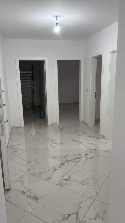Scuola Bajram Curri Casa 2+1 in Affitto Più Parcheggio