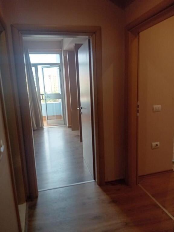 Apartament me qira 1+1 tek Ish Stacioni i Fundit i Tiranes se Re