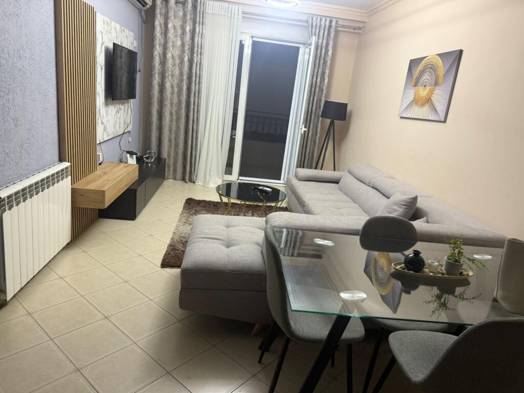 🏢Nella zona di Astir, vicino a Seal Shop, si affitta un appartamento arredato 2+1+2. 60.000 Leke
