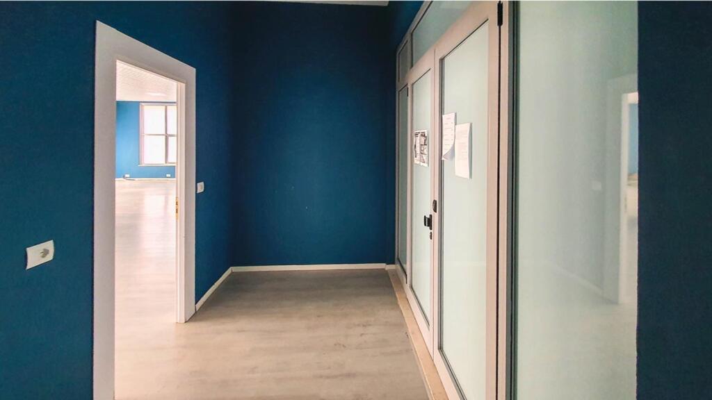 AMBIENT BIZNESI ME QERA 240 M2 RRUGA BARDHYL 2.700 EURO