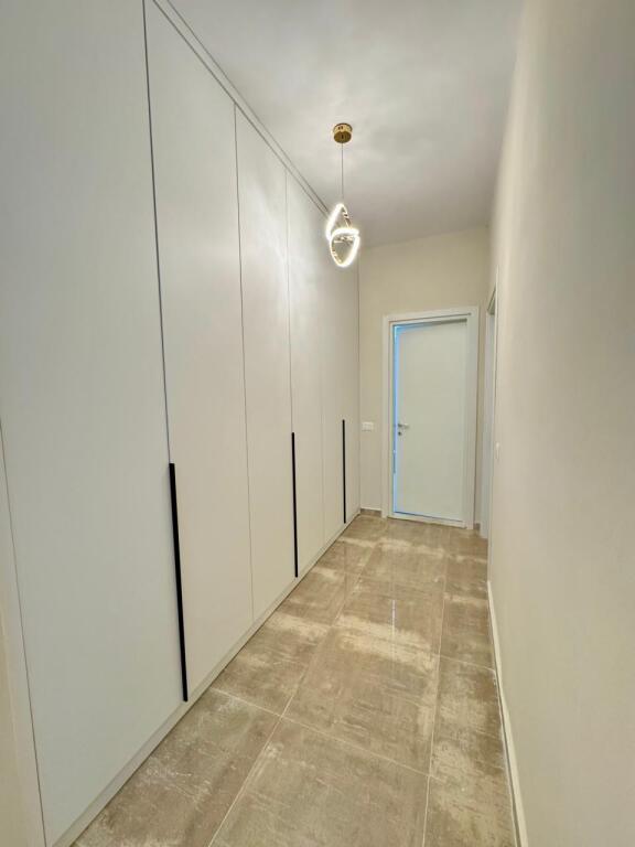 Appartamento 2+1 in affitto presso Grand Gallery a Yzberisht, appena arredato