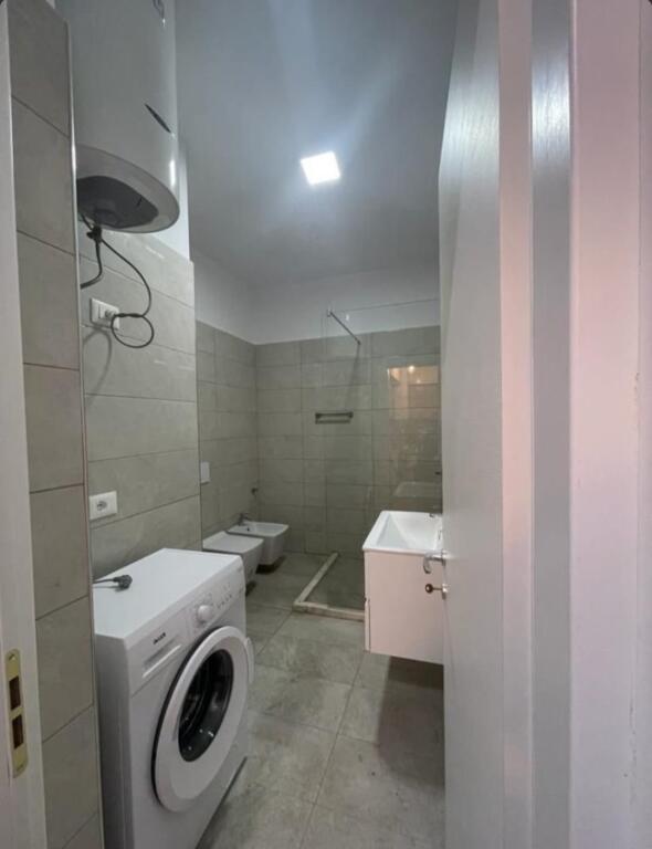 Affittasi appartamento 1+1 arredato a Yzberisht