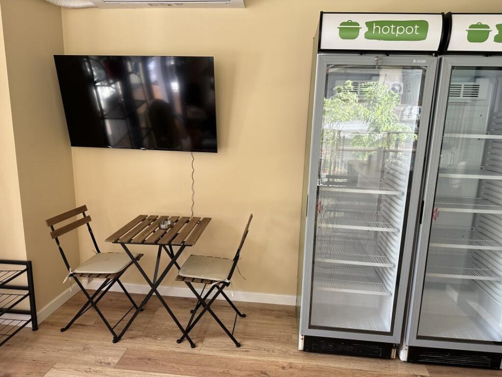 SHOP FOR RENT 40 M2 BLLOK 800 EURO