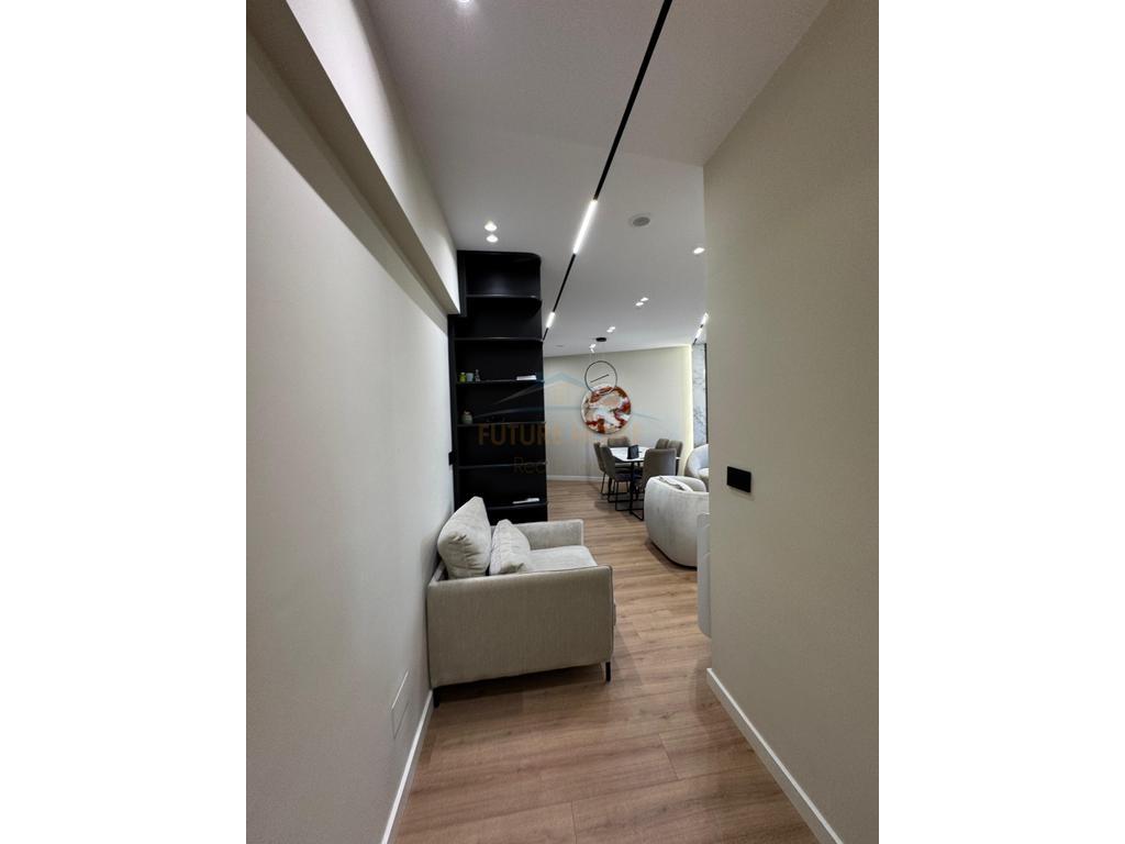 Shitet Apartament 2+1+Post Parkimi, Kodra e Diellit