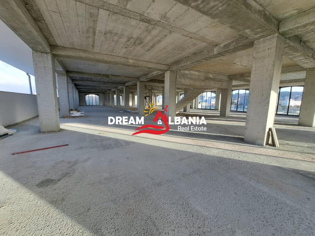 Magazzino in affitto sull'autostrada TR-DR, vicino a QTU a Tirana (ID 4281170)
