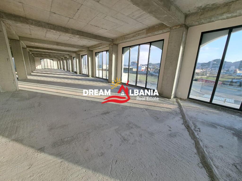 Magazzino in affitto sull'autostrada TR-DR, vicino a QTU a Tirana (ID 4281170)