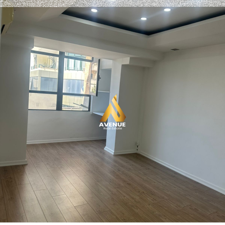 Business premises for rent by the road – Zogu I Boulevard