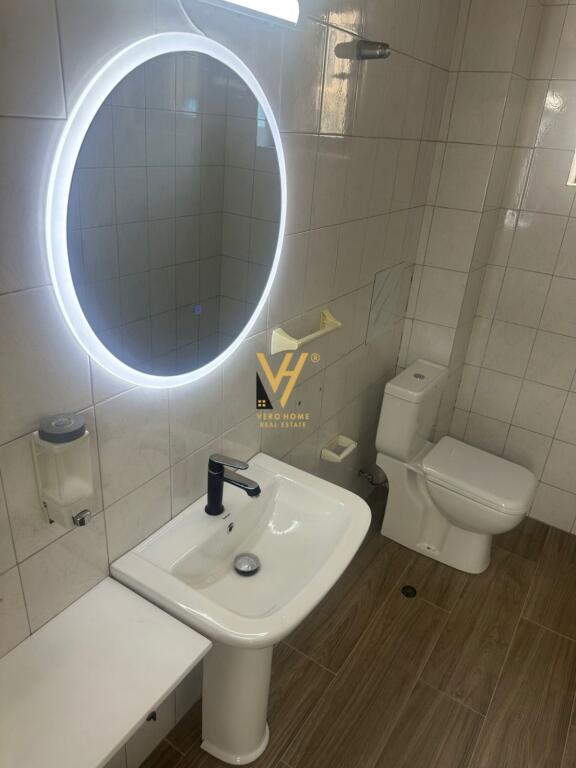 JEPET AMBIENT BIZNESI 119 M2 ME QIRA TE BULEVARDIT ZOGU I, 1.500 EURO