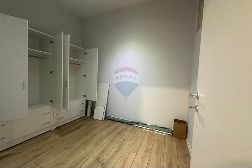 Jepet me qira Apartament 3+1 në Fresk