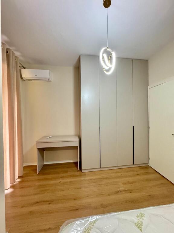 Appartamento 2+1 in affitto presso Grand Gallery a Yzberisht, appena arredato