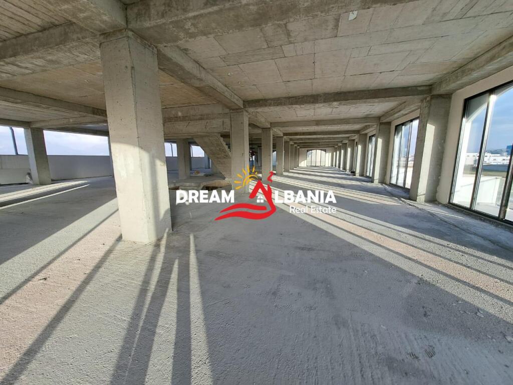 Magazzino in affitto sull'autostrada TR-DR, vicino a QTU a Tirana (ID 4281170)