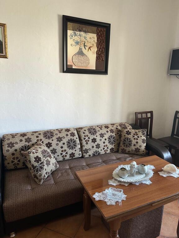 Studio apartment for rent at Zogu i Zi (300 Euro)