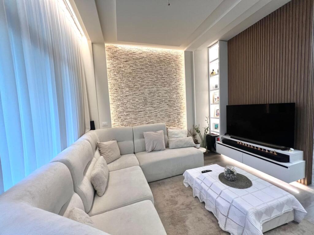IN VENDITA APPARTAMENTO 3+1+2+BALCONE – COMPLESSO KIKA 2, COMUNE DI PARIGI