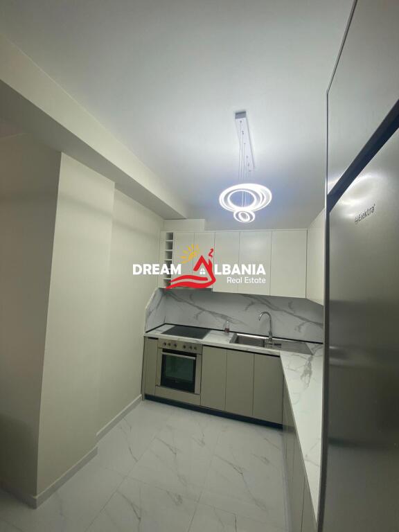 Jepet me qera apartament 2+1 prane rruges Mine Peza (42214800)
