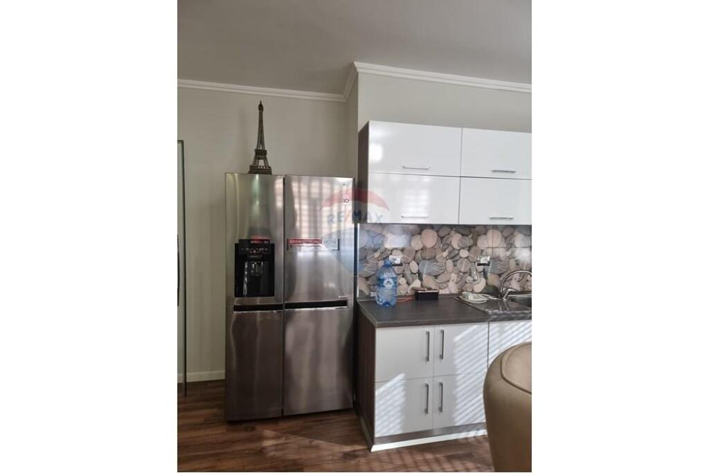 apartament per qera , square 21