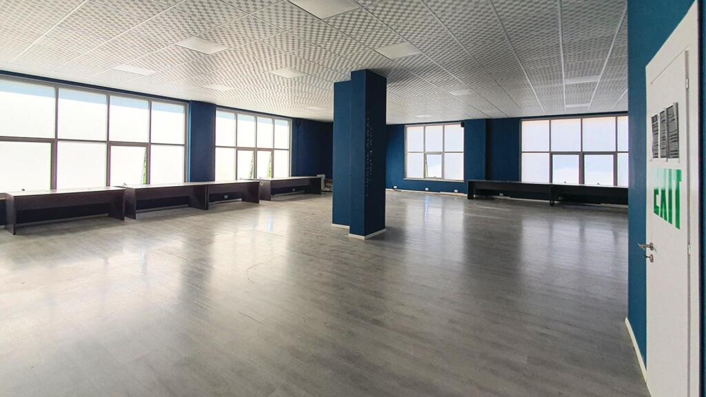 AMBIENT BIZNESI ME QERA 240 M2 RRUGA BARDHYL 2.700 EURO