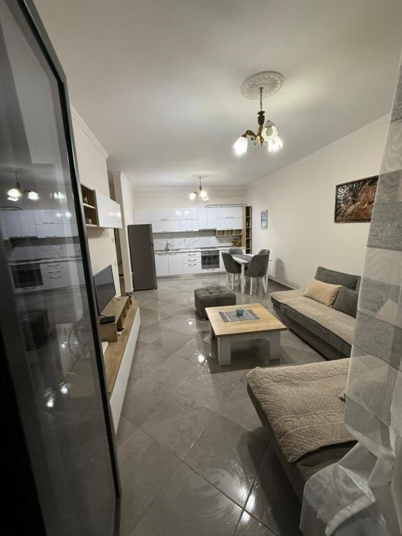 🏢Ne zonen e Astirit,Kompleksi Green City ,jepet me qera apartament 1+1,i mobiluar 550 Euro
