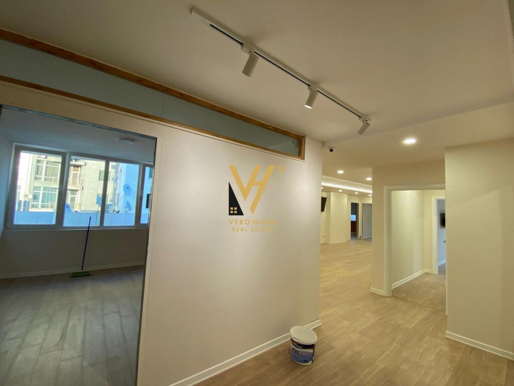 UFFICIO 180 M2 IN AFFITTO IN VIA KAVAJA 1.850 EURO