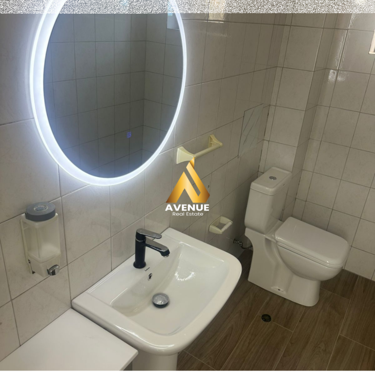 Business premises for rent by the road – Zogu I Boulevard