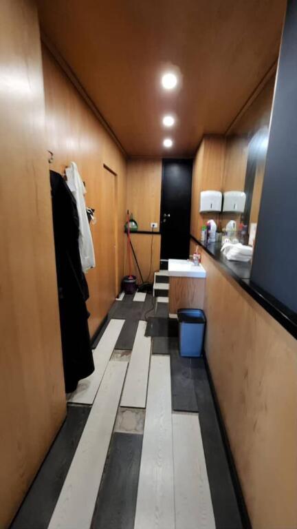 Commercial space for rent in Shallvaret!