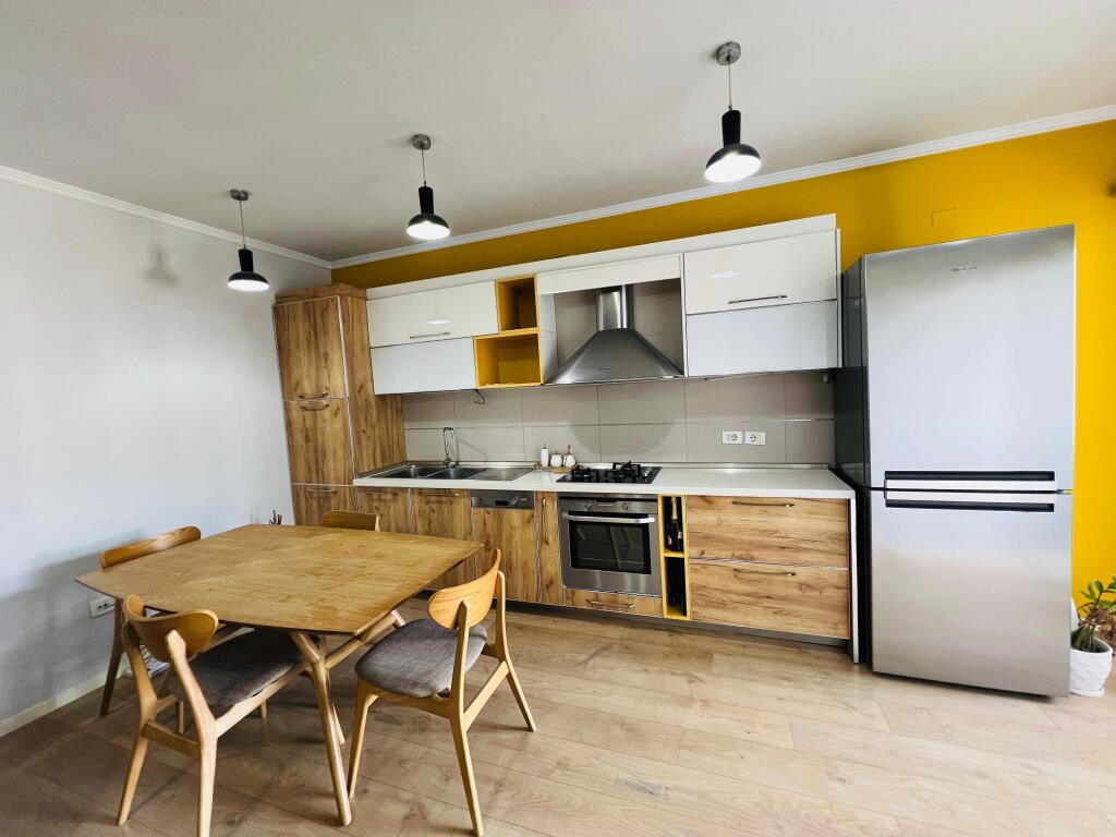 Shitet Apartament 2+1+2 pranë Report TV