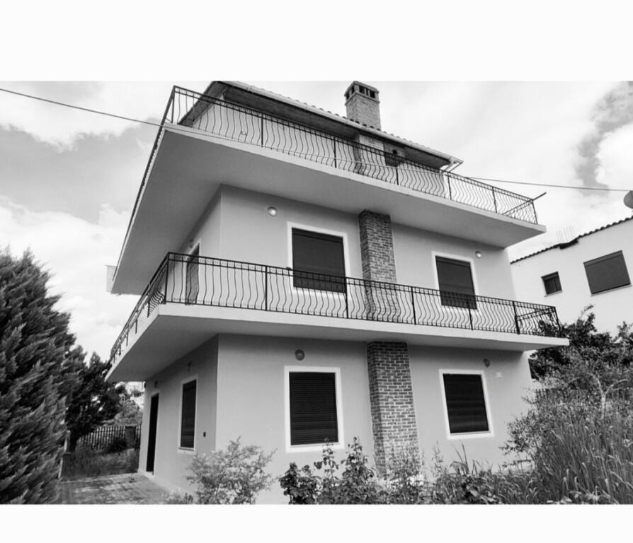 3-STOREY VILLA FOR SALE IN SAUK