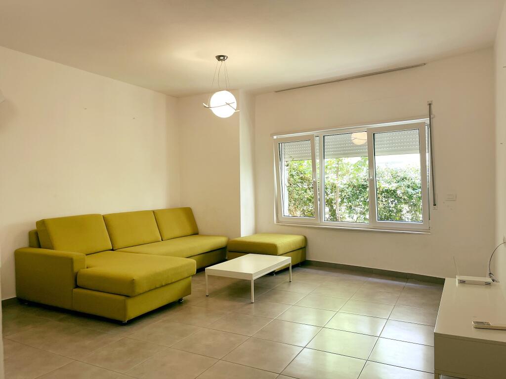 VENDESI appartamento 1+1+veranda presso la Residenza "Kodra e Diellit"