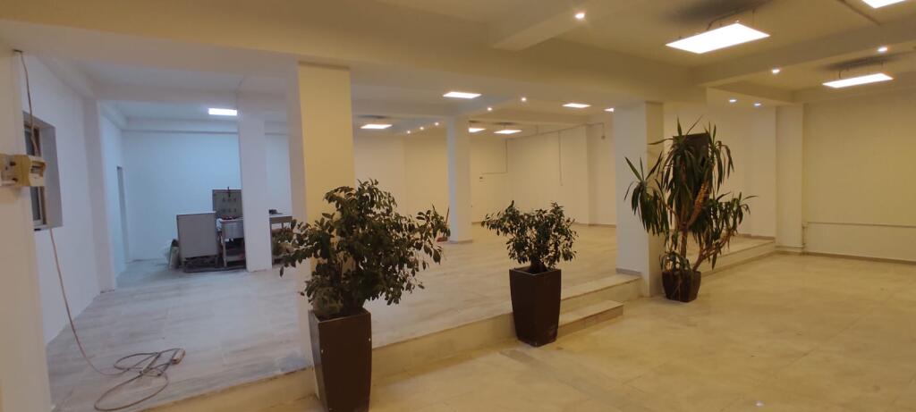 BUSINESS PREMISES FOR RENT 173 M2 5 MAY 1,500 EURO