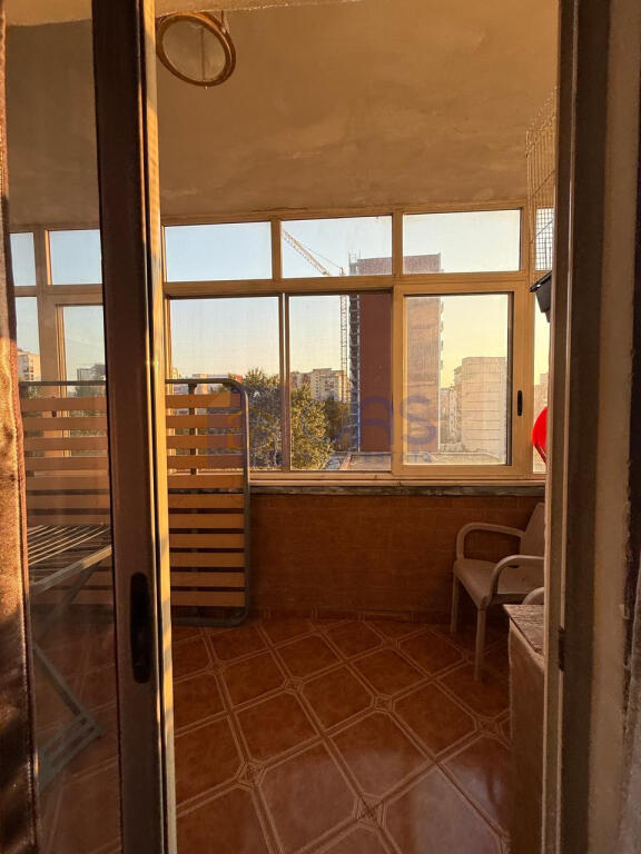 Jepet me qera apartament 2+1 pran Stacionit te Trenit.