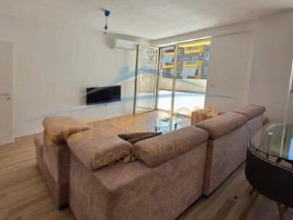 Shitet Apartament 2+1+2 me Verandë &amp; Parkim – Kompleksi Tom Doshi, Shkozë
