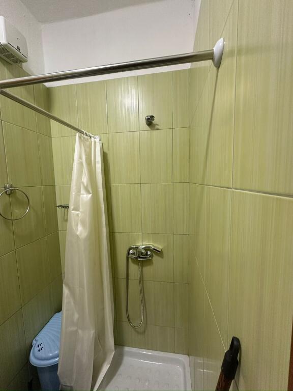 🏢A pochi minuti da Venue Clab, Via Selman Riza, affittasi appartamento arredato 2+1+2. 50.000 Leke