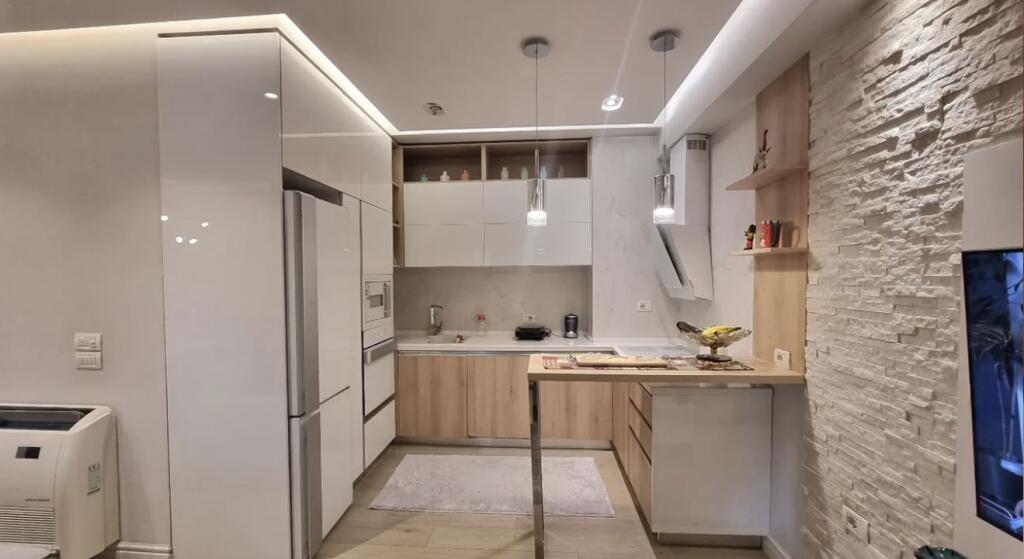 Affittasi appartamento 2+1+2+posto auto