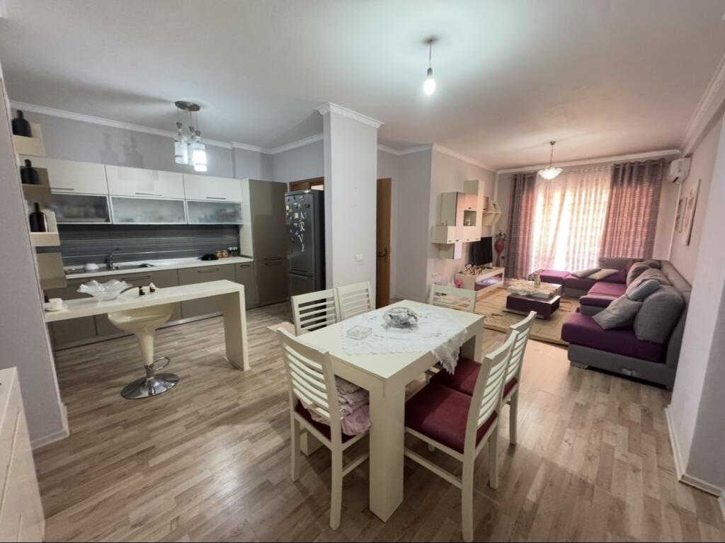 APARTAMENT 2+1 PER QIRA NE MISTO MAME !