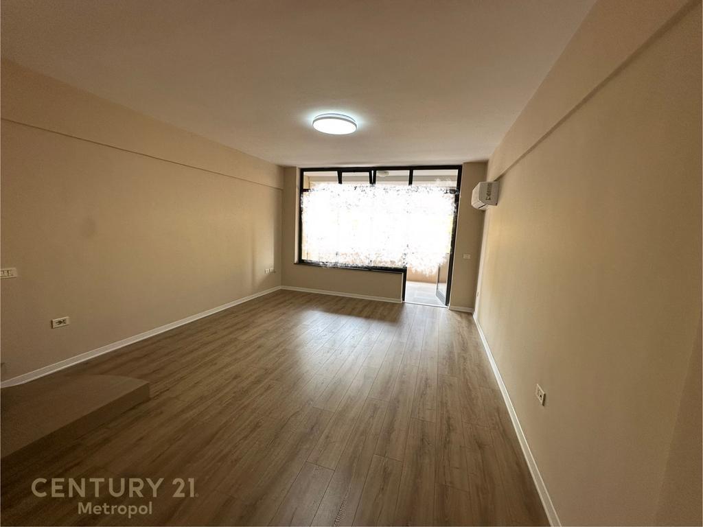 🏢 Jepet me Qira Ambient Dupleks për Zyrë | 130 m² | Qendër – Tiranë