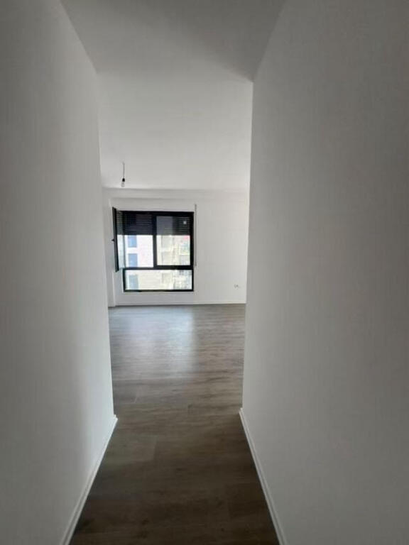 Ufficio in affitto 2+1 a Porcelan (ID BZ2530) Tirane.​