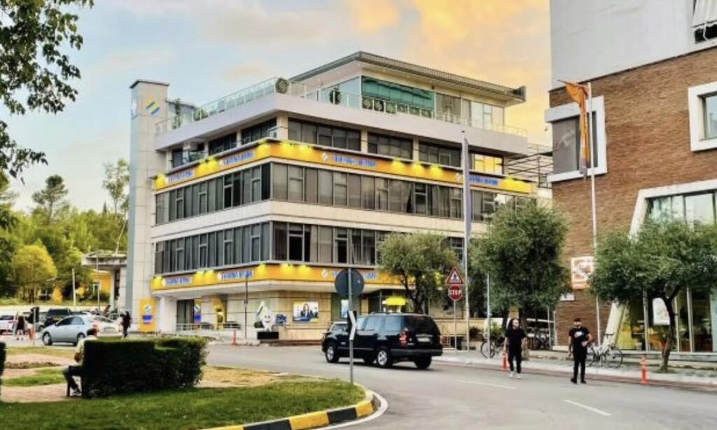 Exclusive, Unit for sale by the road  + 4 parking spaces at the former Republic Guard
