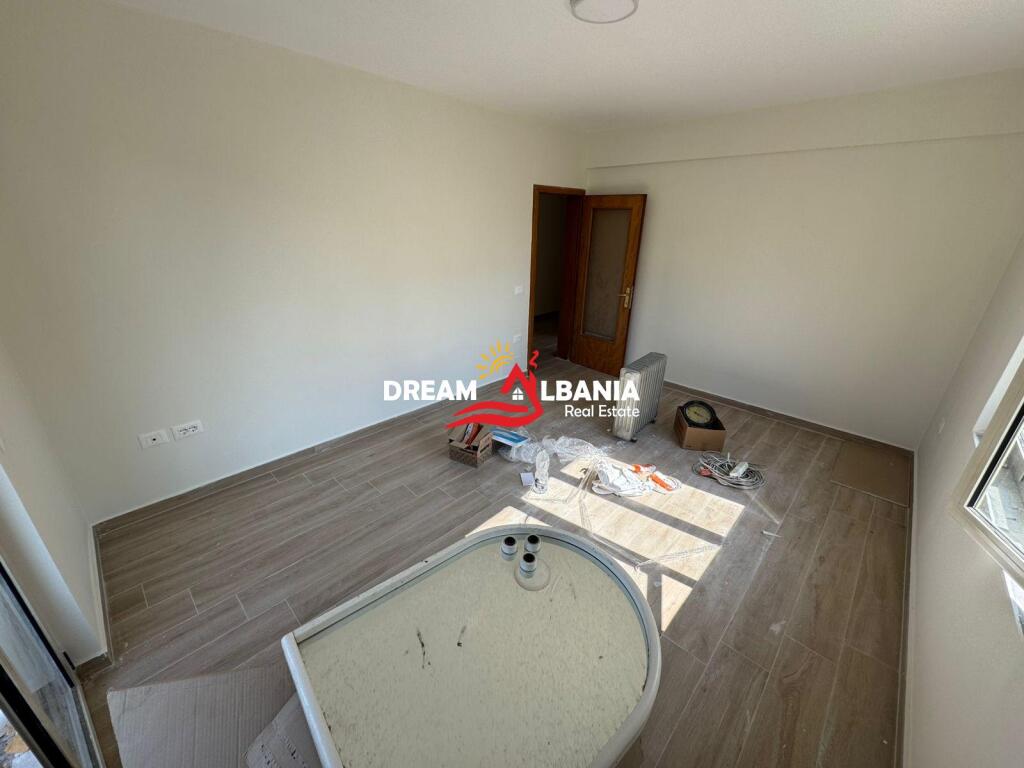 Locale Ufficio ( Ap 3+1 ) in affitto in Via Durazzo (ID 42711344)
